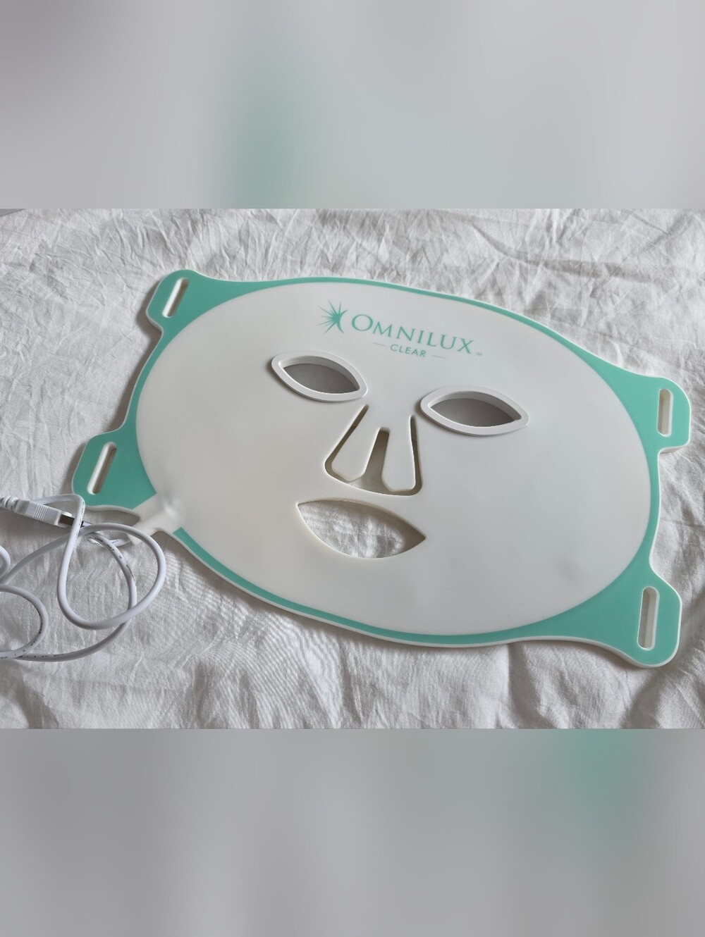 Omnilux Clear LED Acne Therapy Mask FDA-Cleared Blue + Red Light Therapy Mask - Picture 8 of 13